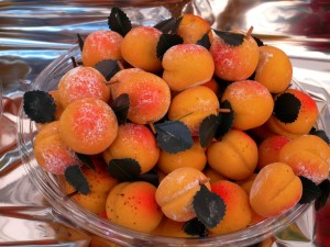 Frutta-martorana-albicocche